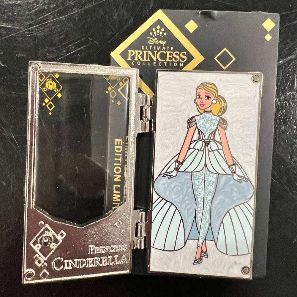 NWT Disney Pin - Designer Collection Cinderella Ultimate Princess Hinged Pin